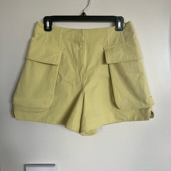 Lululemon Relaxed-Fit Super-High-Rise Cargo Short 4" - Picture 7 of 16